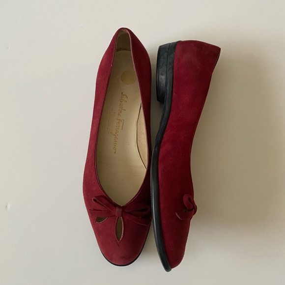 SALVATORE FERRAEGAMO Burgundy Suede Bow Accents Flats women’s size 7B - Picture 2 of 10